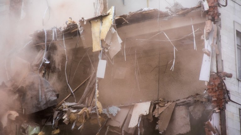 Най малко осем души са загинали а девет се водят безследно